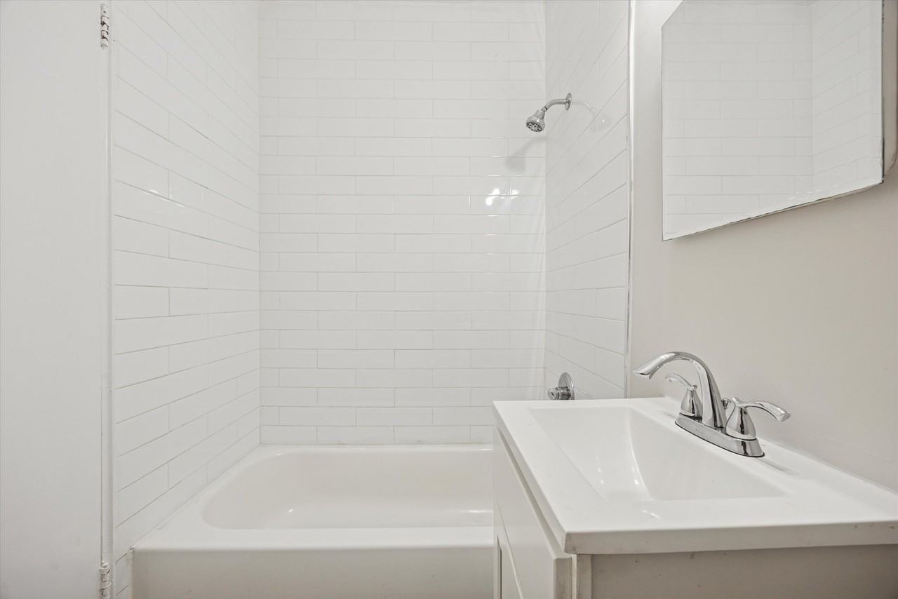 5822 N Mascher St #B - Photo 5 of 15