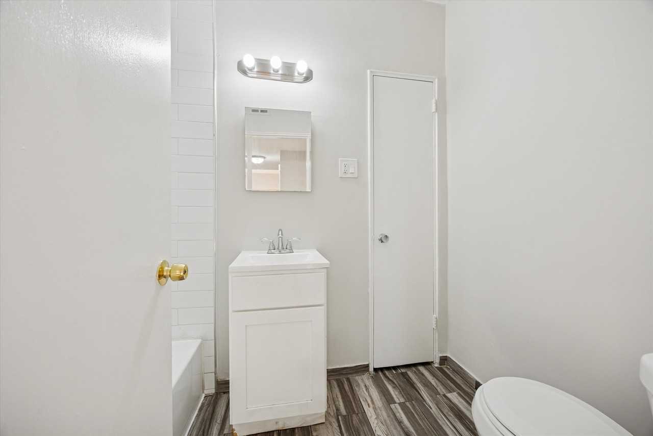 5822 N Mascher St #B - Photo 6 of 15