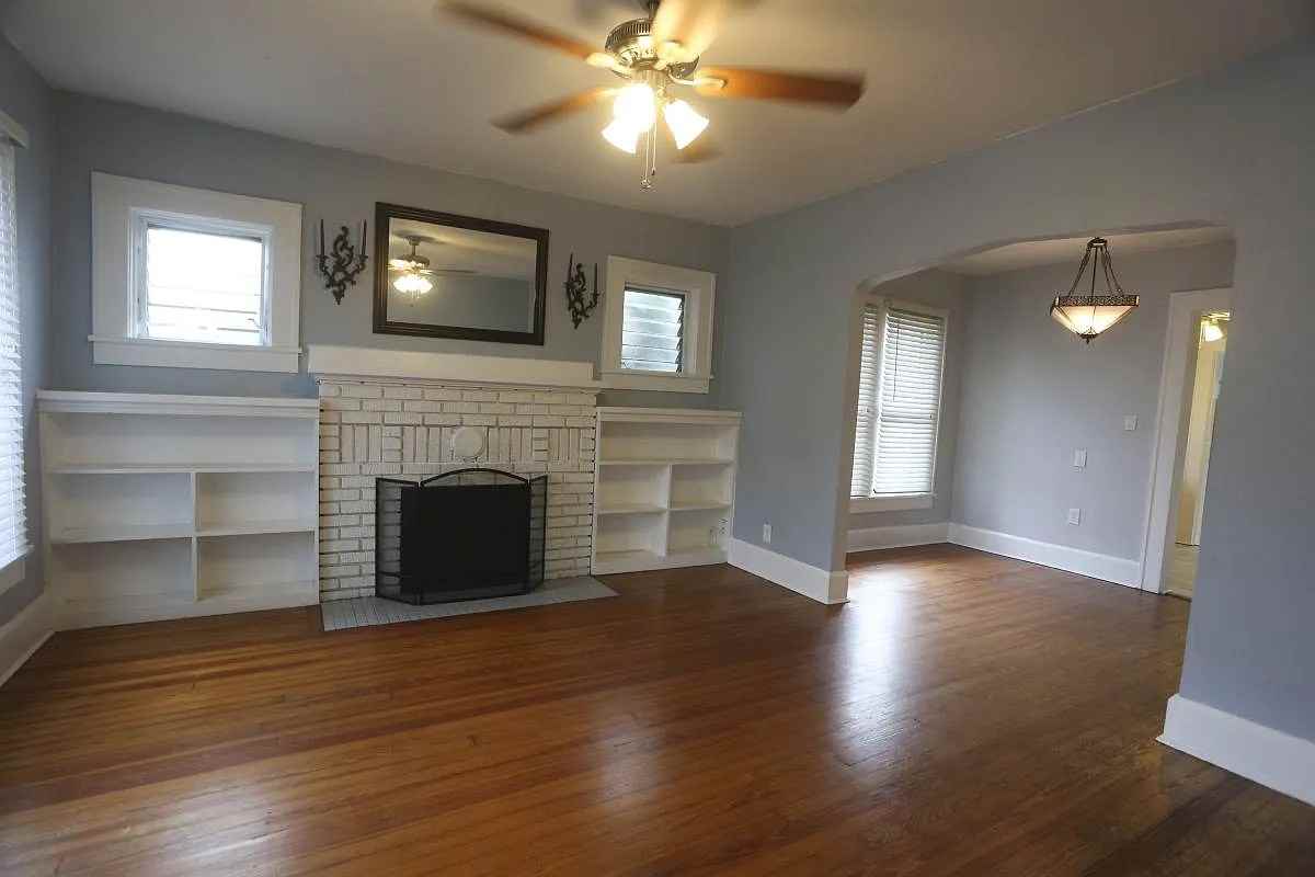 2334 Dartmouth Ave N - Photo 2 of 16