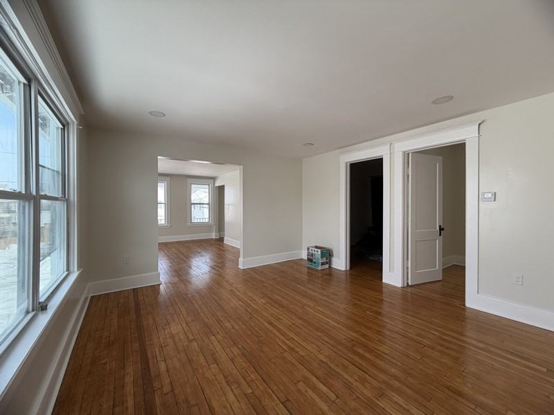 608 Emily St - Photo 4 of 8