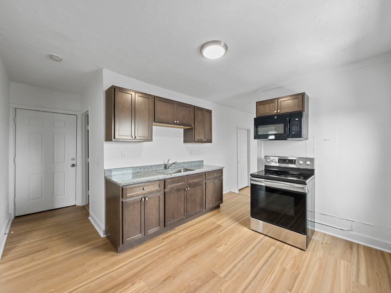 85 #4L - Photo 2 of 9