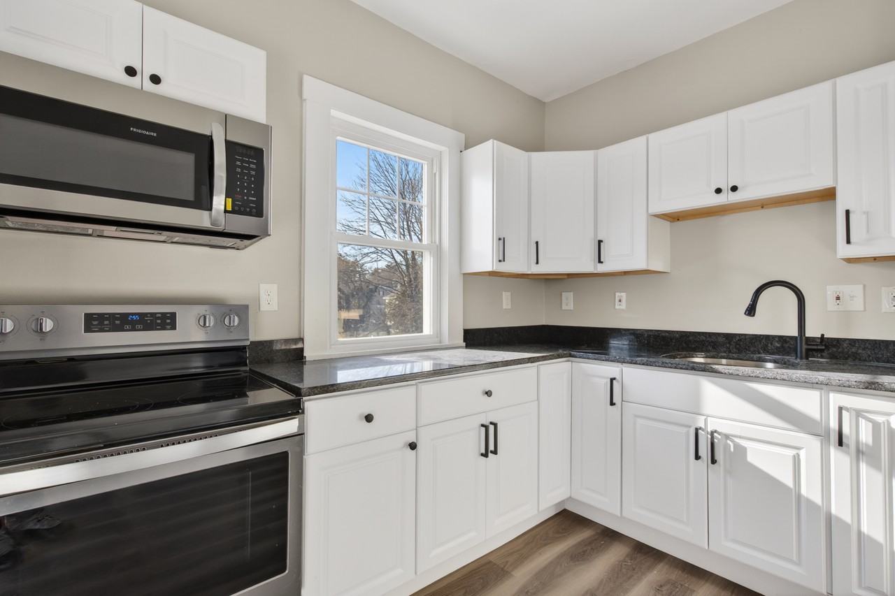 946 N Main St #2SW - Photo 2 of 9