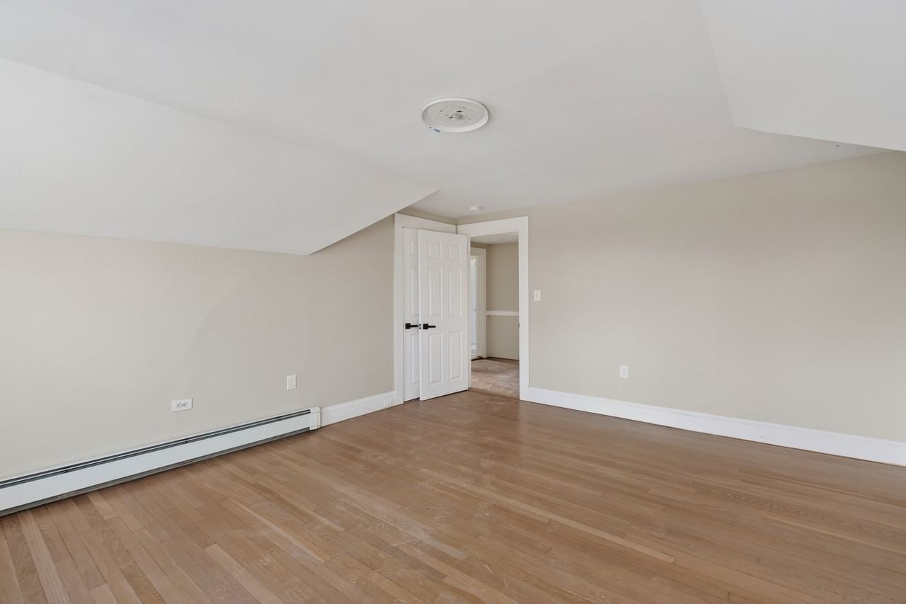 946 N Main St #2SW - Photo 6 of 9