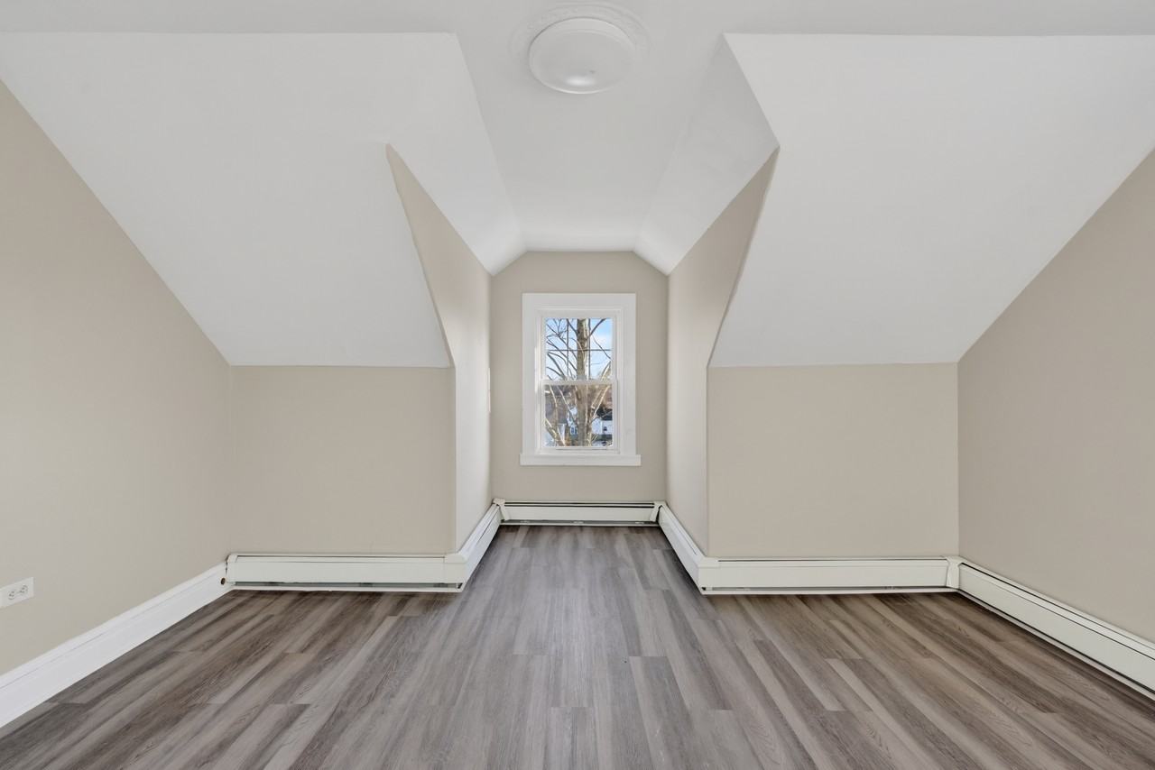 946 N Main St #2SW - Photo 7 of 9