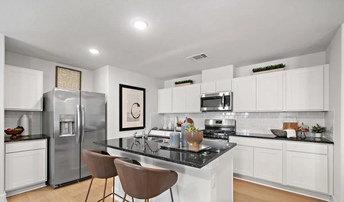 18831 Glenwood Chase Ct - Photo 3 of 6