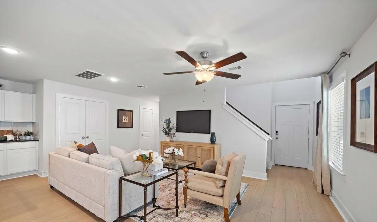 18831 Glenwood Chase Ct - Photo 4 of 6