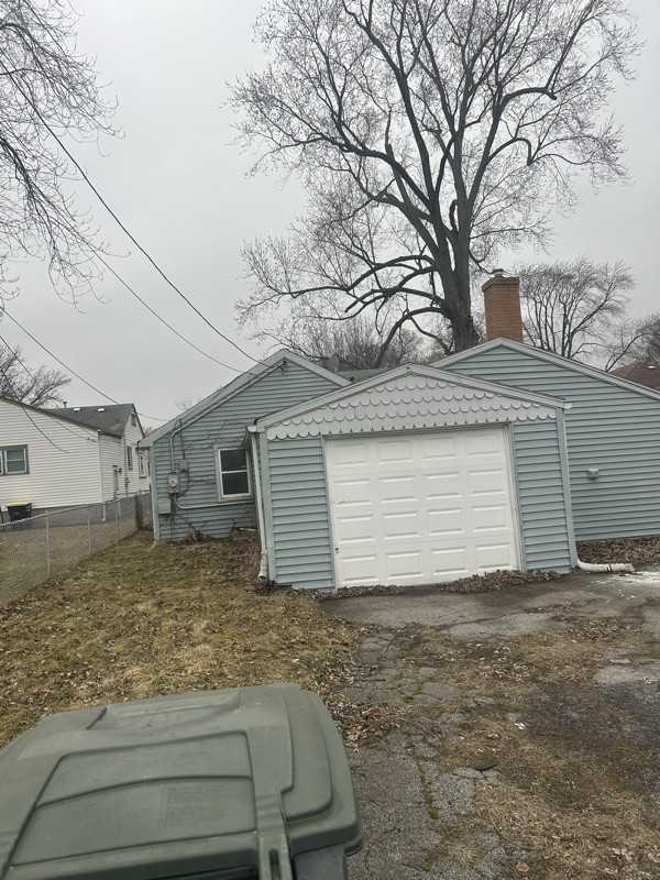 18019 Lorenz Ave - Photo 4 of 10