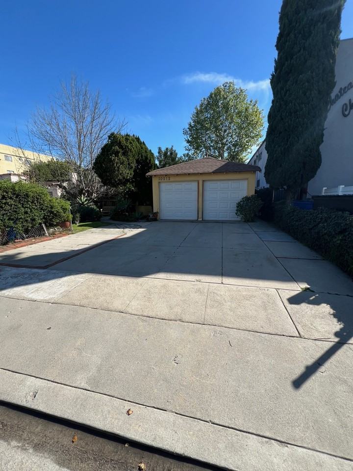 10810 Camarillo St - Photo 2 of 19