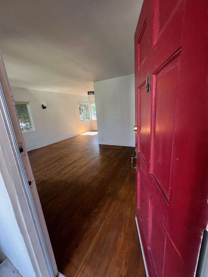 10810 Camarillo St - Photo 3 of 19