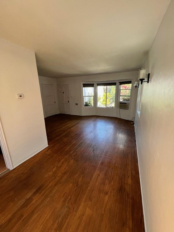 10810 Camarillo St - Photo 5 of 19