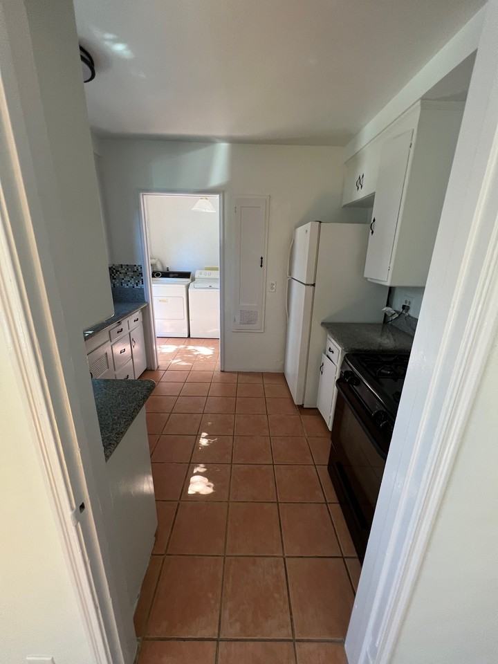 10810 Camarillo St - Photo 6 of 19