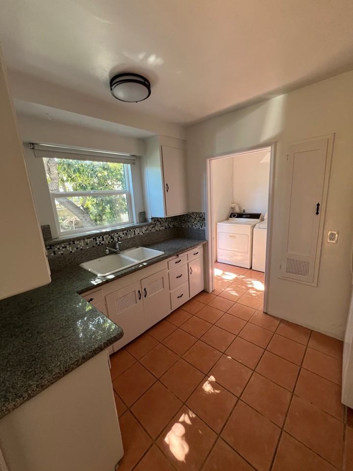 10810 Camarillo St - Photo 7 of 19