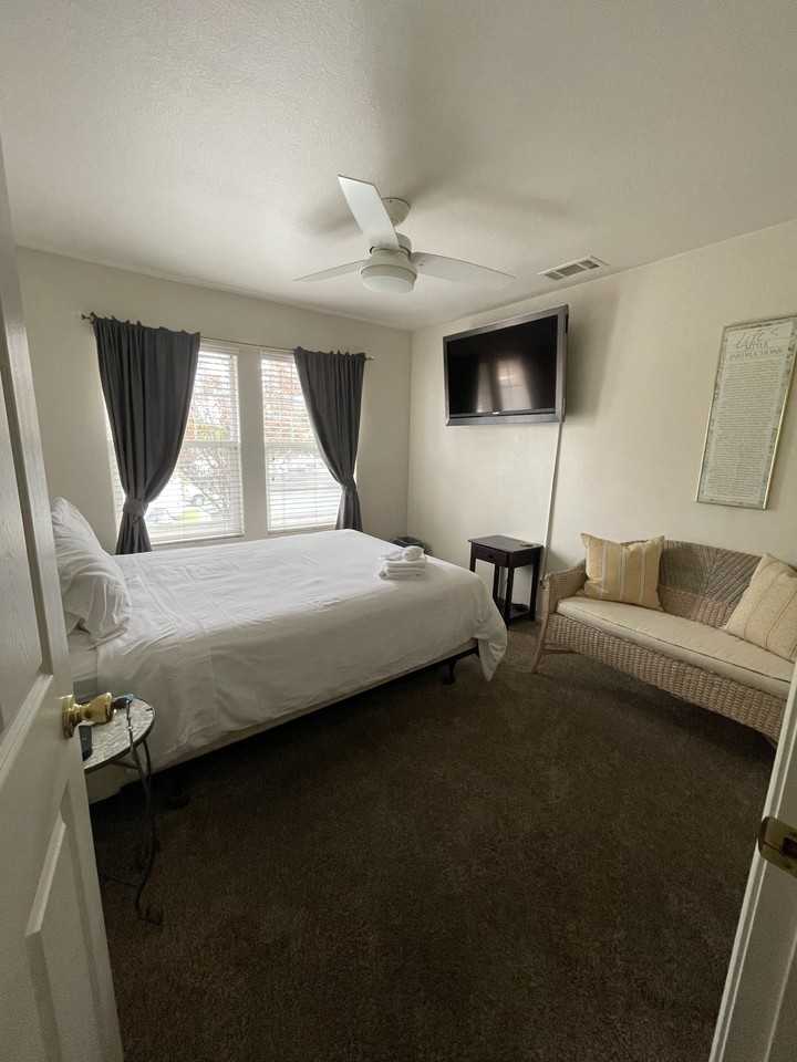 265 Quail Cir - Photo 3 of 17