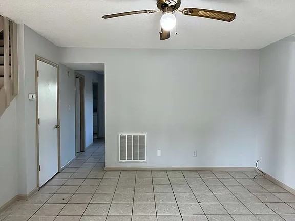 1661 Forest Dr #8 - Photo 3 of 11