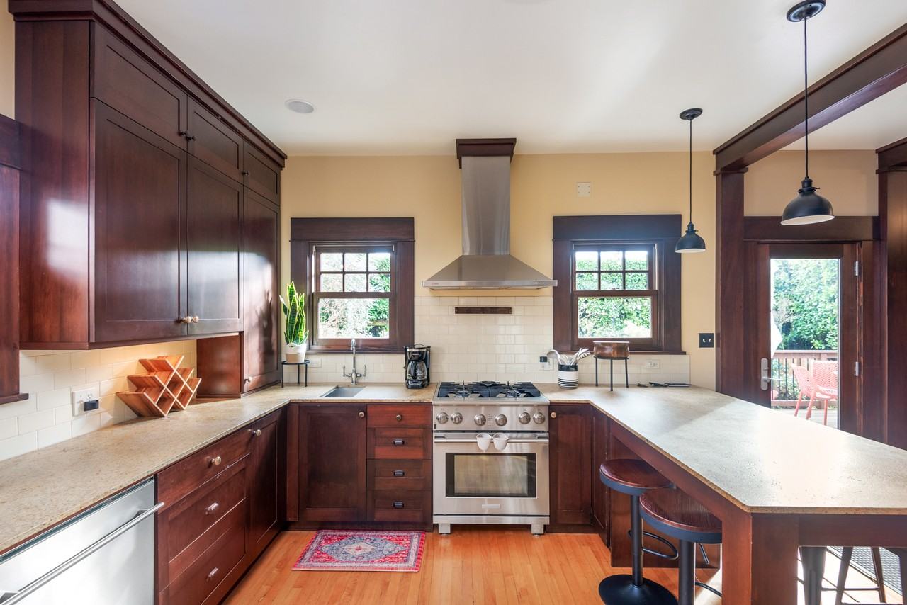 2314 Ne Flanders St #A - Photo 2 of 20