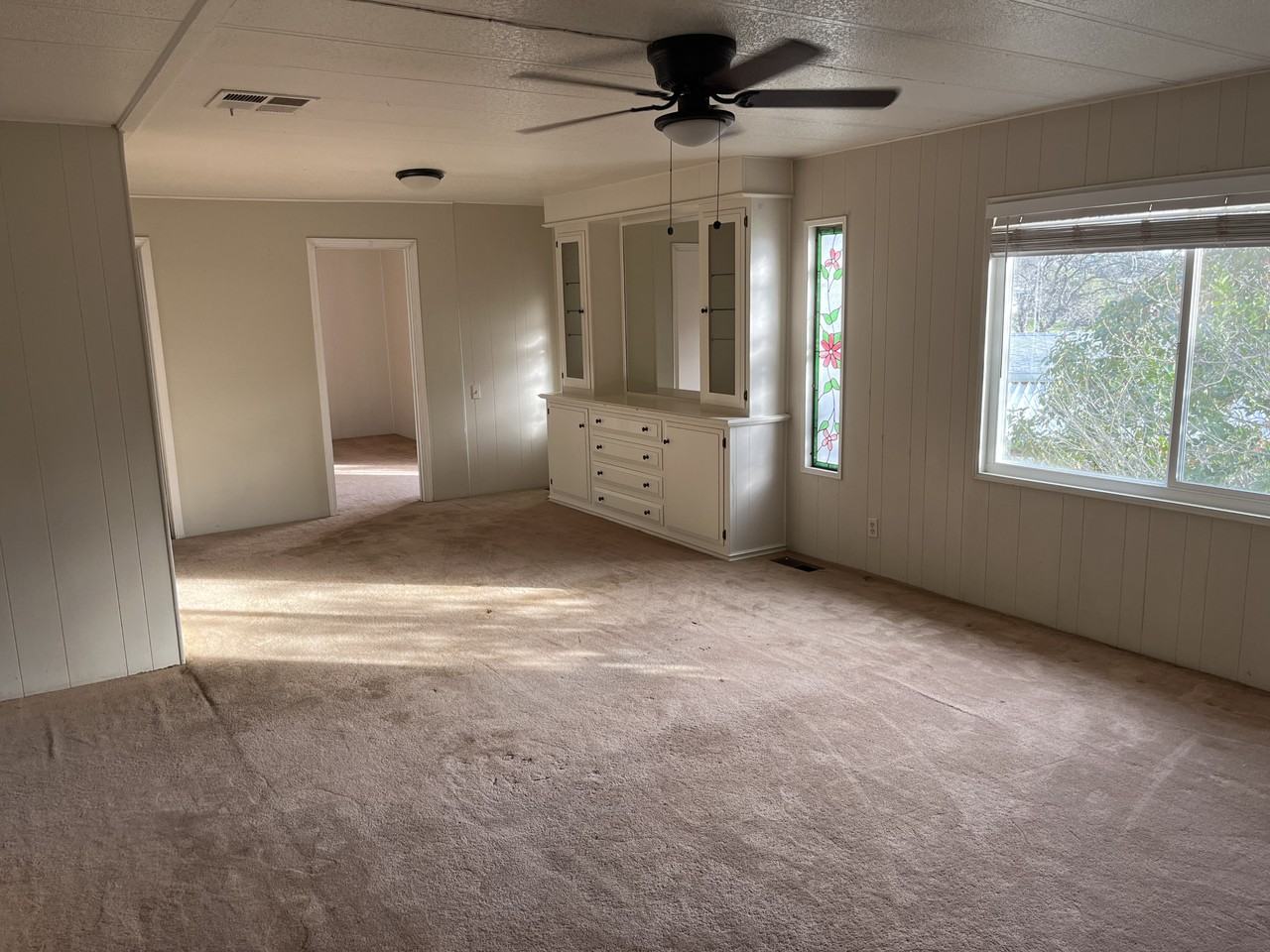 55 Greenbrier Dr - Photo 3 of 9