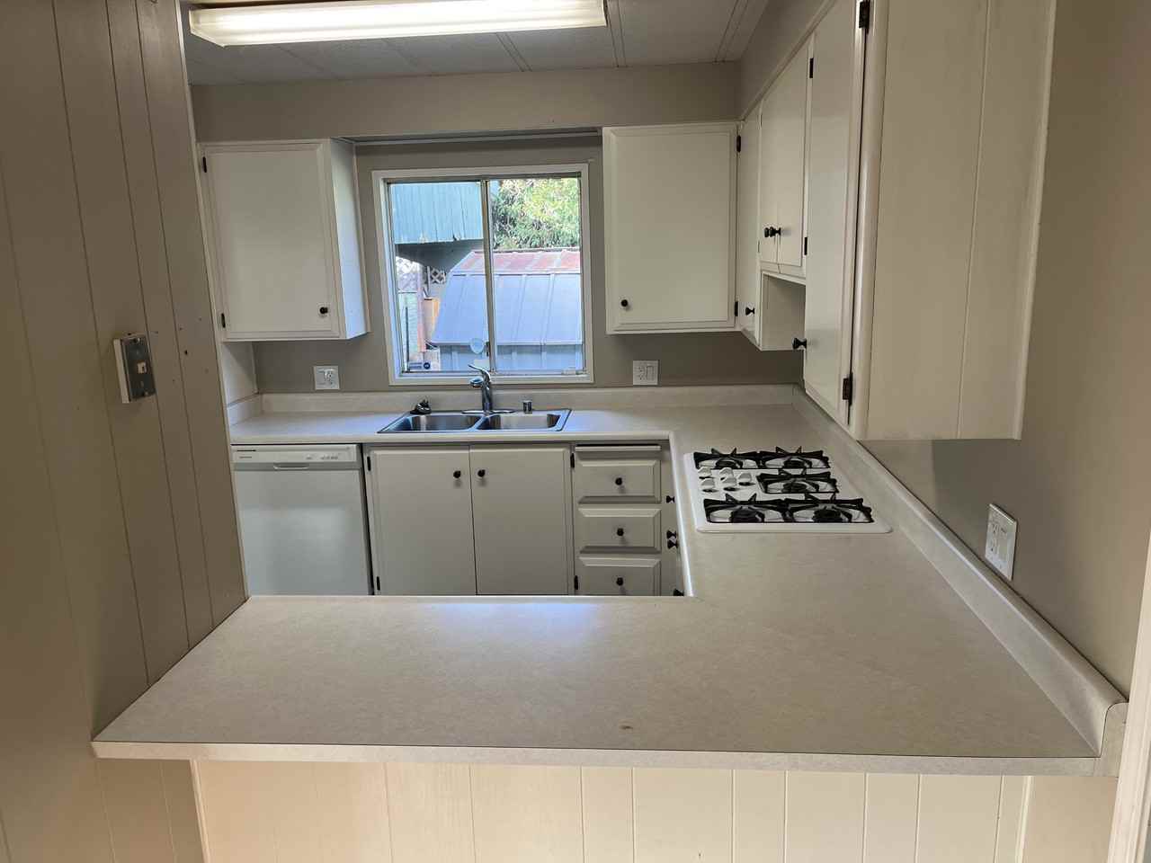 55 Greenbrier Dr - Photo 4 of 9