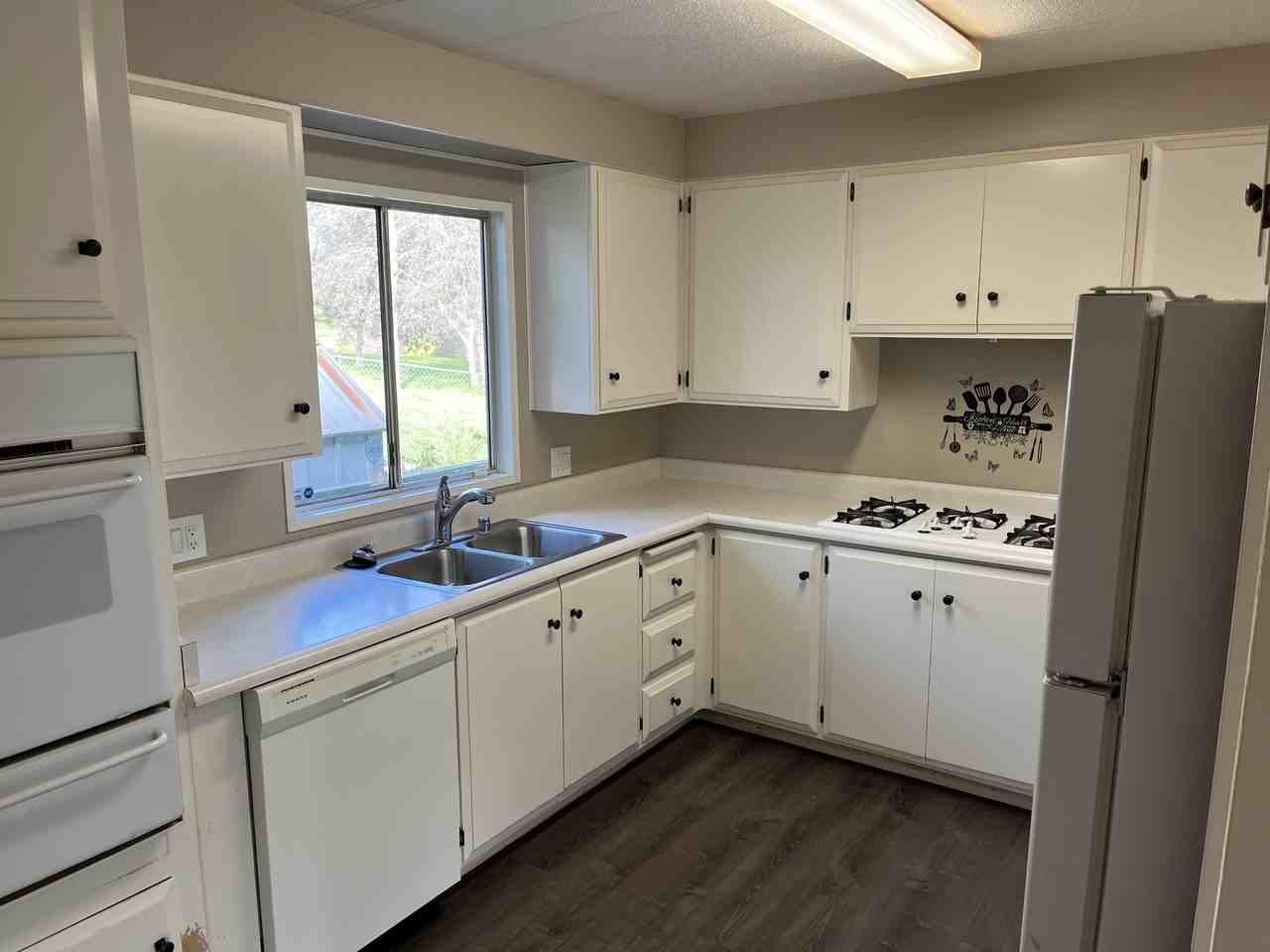 55 Greenbrier Dr - Photo 5 of 9