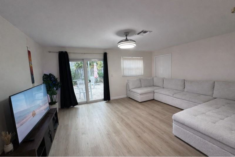 3255 Sw 2nd St - Photo 4 of 14