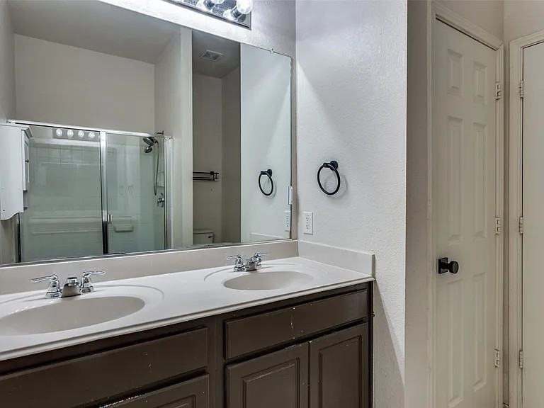 1104 Vista View Dr - Photo 3 of 20