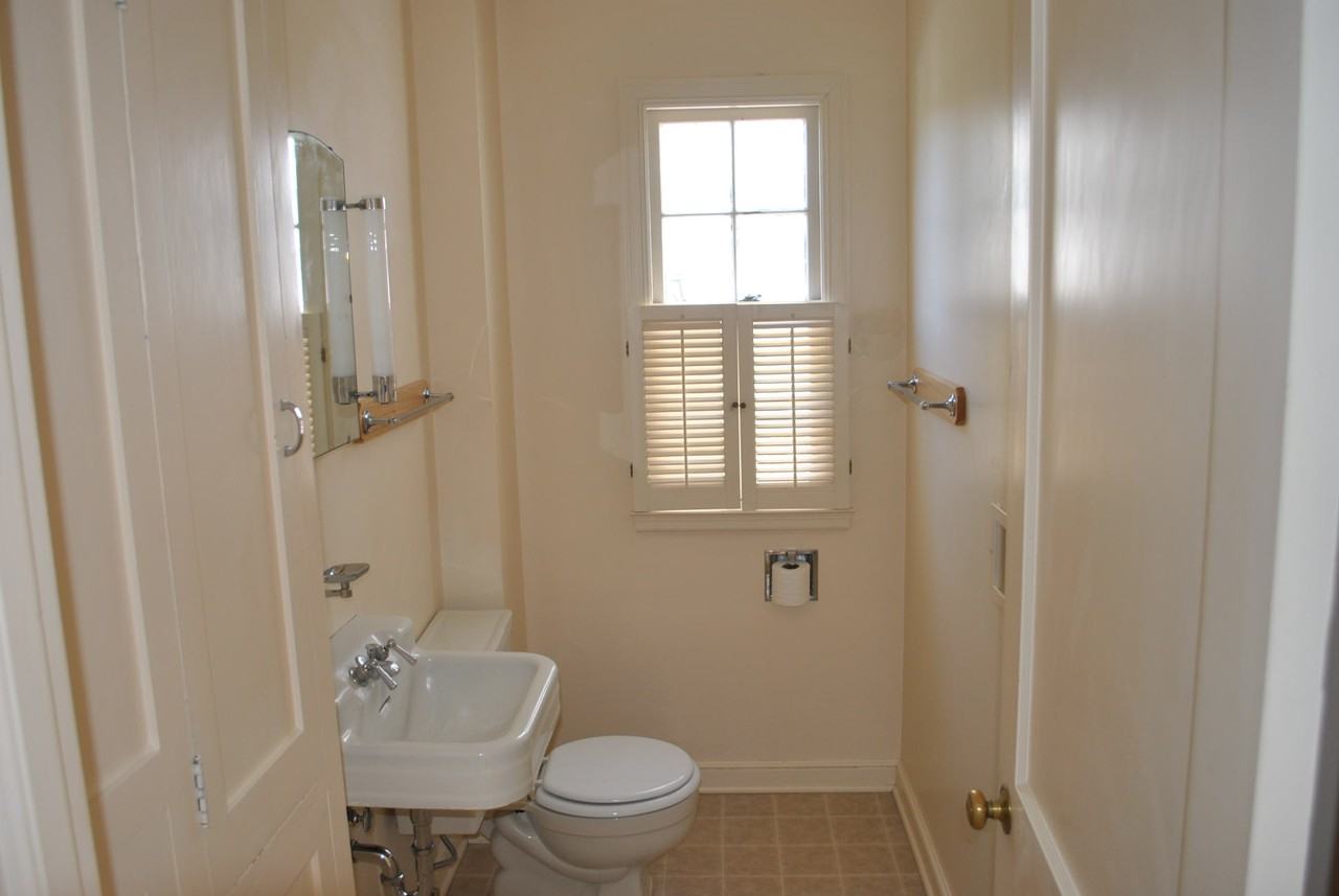 1216 S 5th Ave - Photo 7 of 9