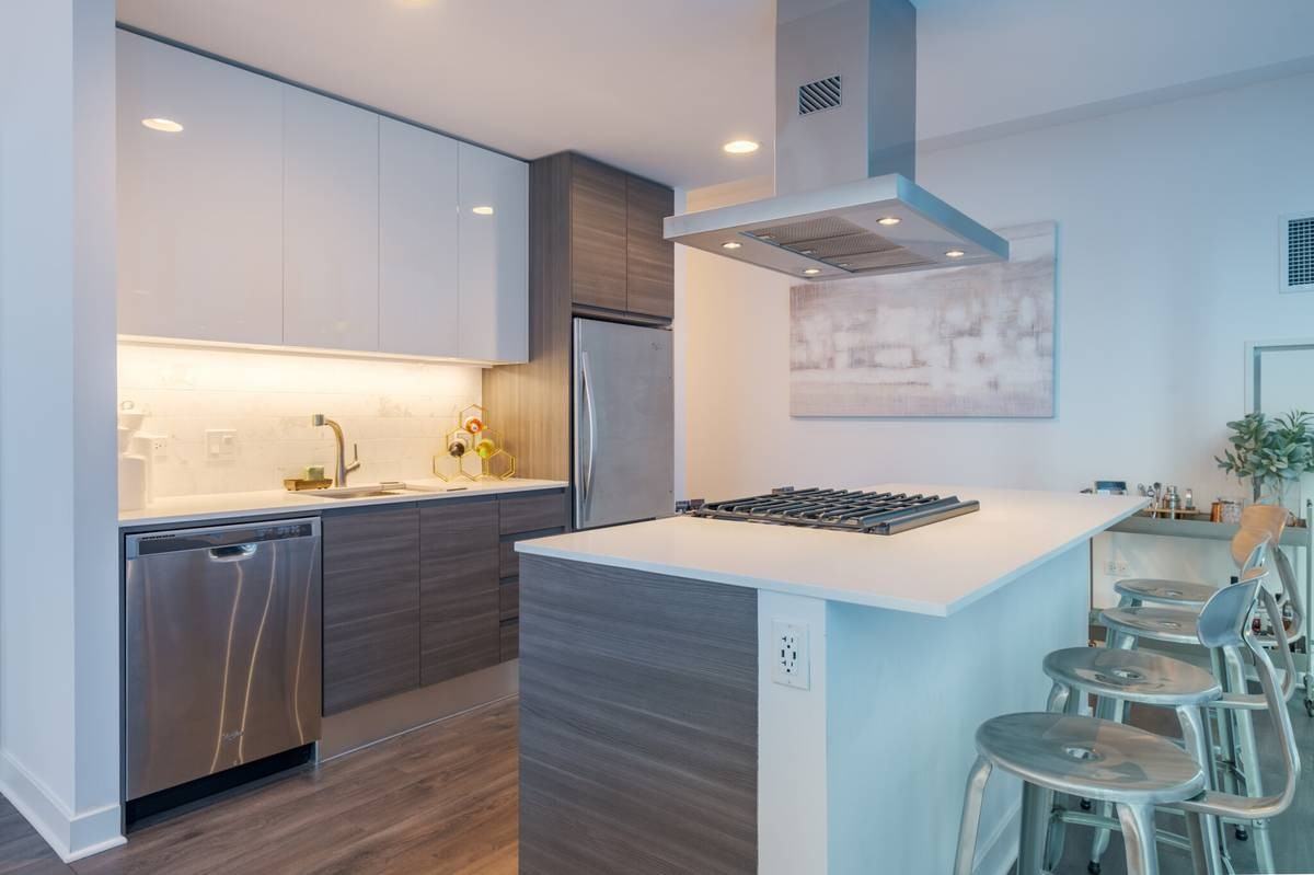 197 W Hubbard St - Photo 3 of 16