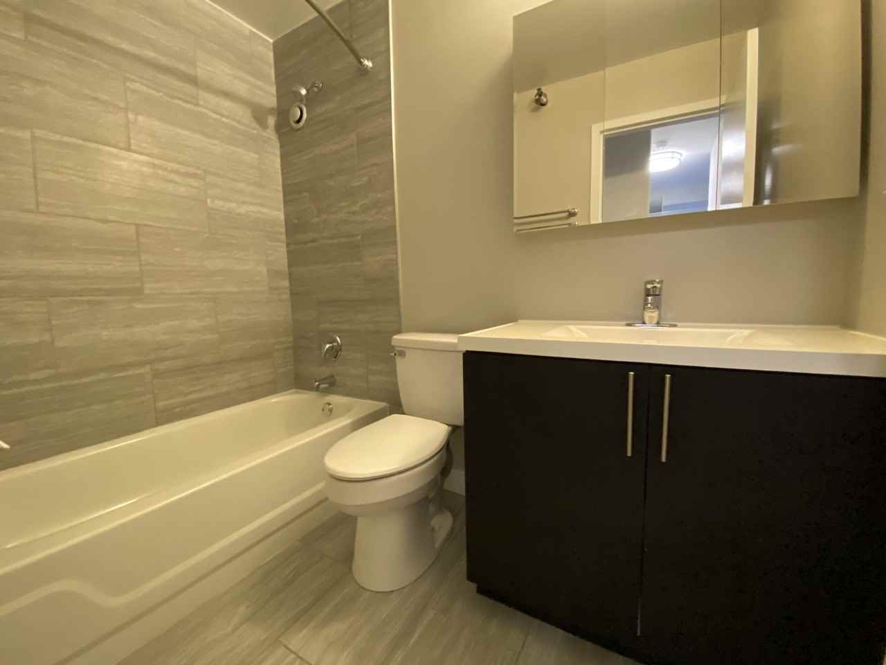 2 E Delaware Pl - Photo 4 of 11