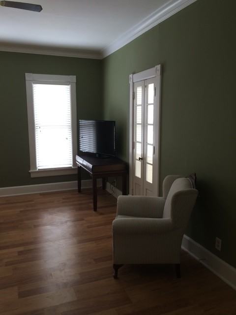 932 Cass St - Photo 4 of 11