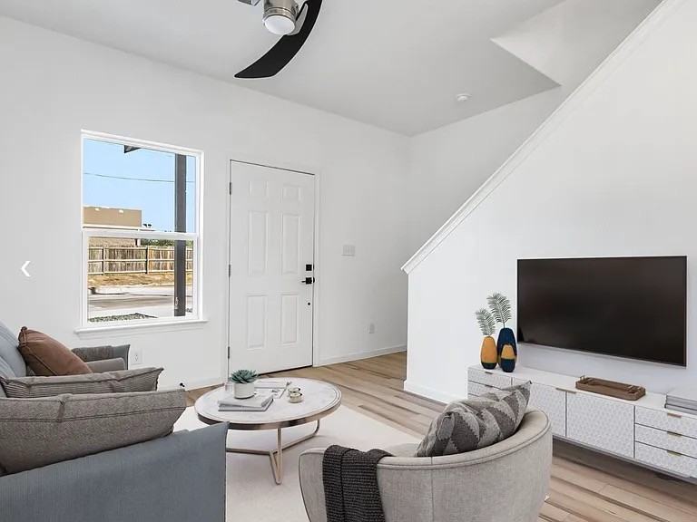 2654 Dignowity Ave #102 - Photo 2 of 17