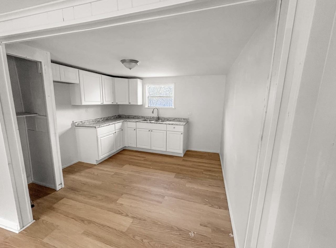 1036 Southwood Dr - Photo 4 of 8