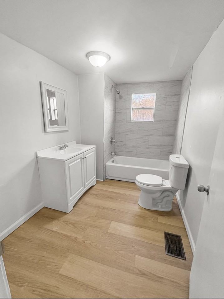 1036 Southwood Dr - Photo 5 of 8