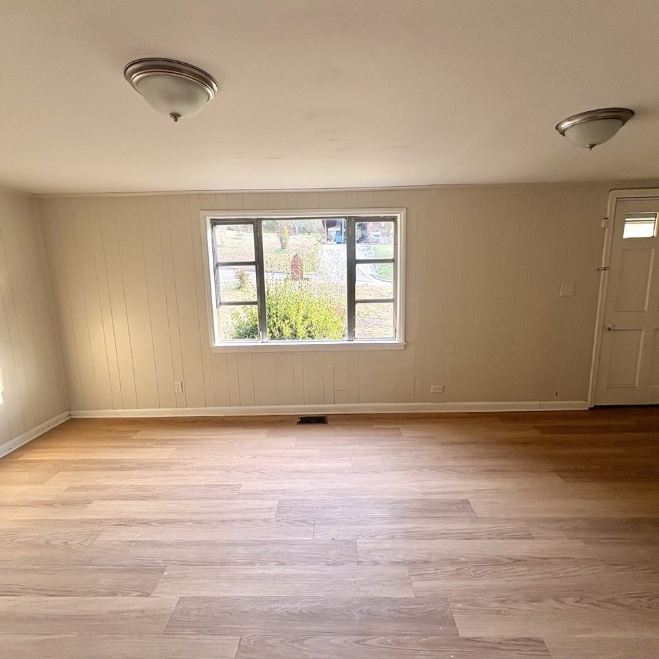 1036 Southwood Dr - Photo 6 of 8