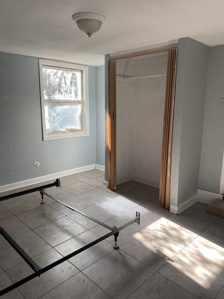 2022 E New Orleans Ave - Photo 4 of 10