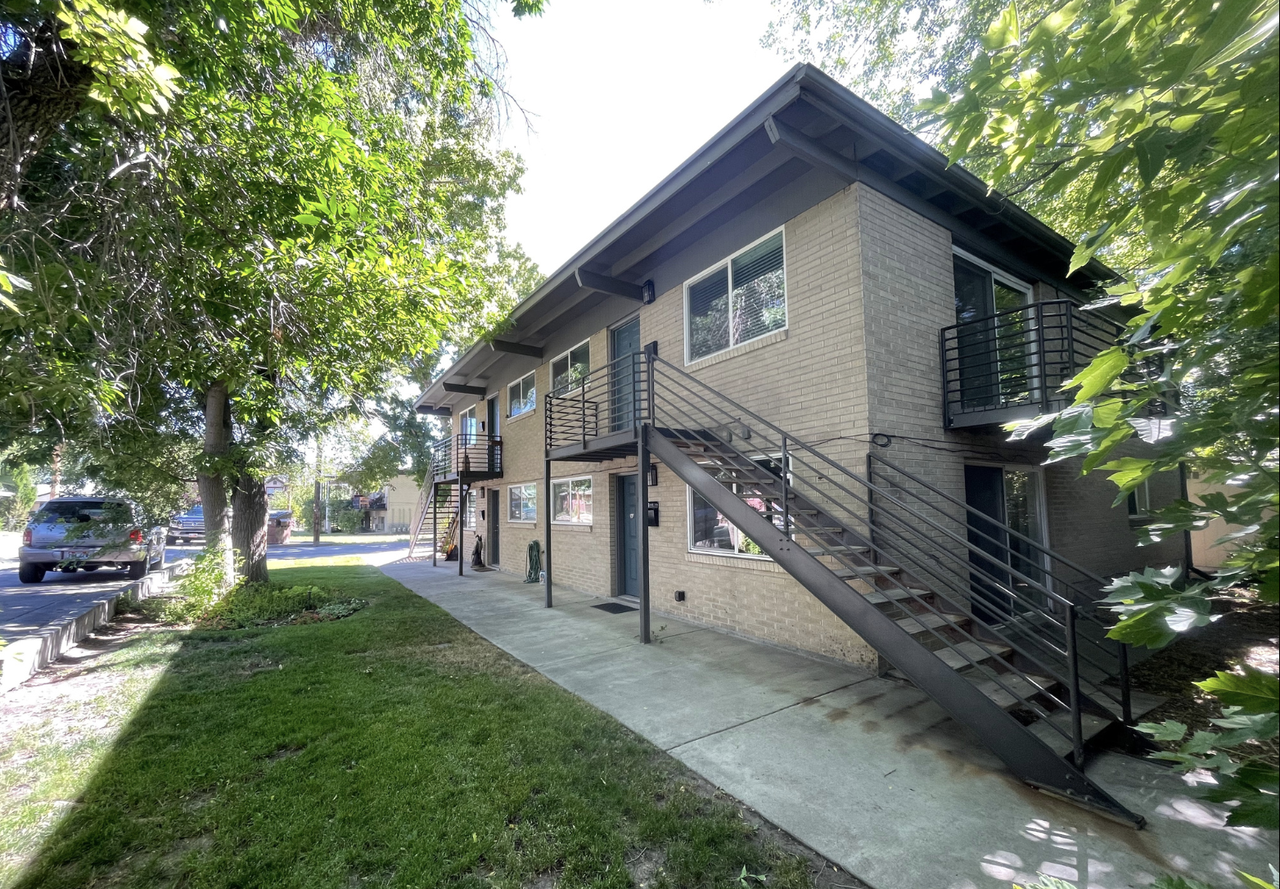 831 E Stratford Ave #B - Photo 2 of 20