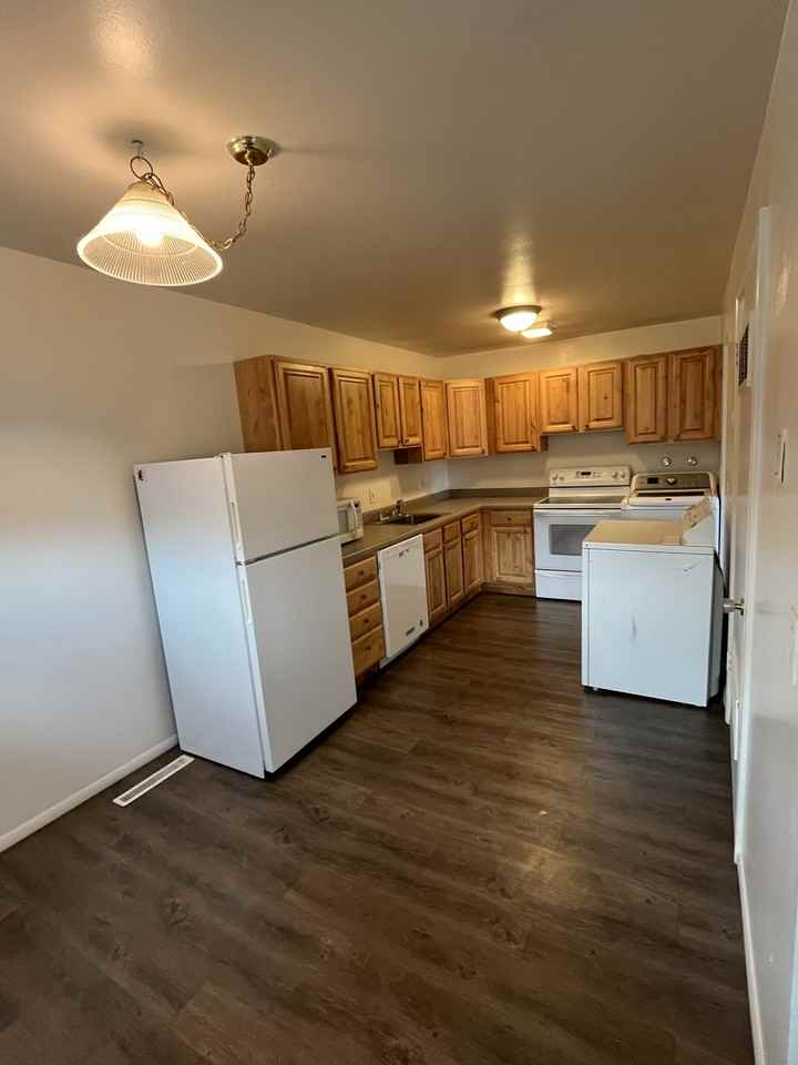 831 E Stratford Ave #B - Photo 3 of 20