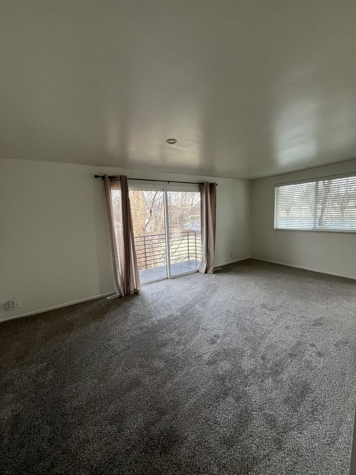 831 E Stratford Ave #B - Photo 7 of 20