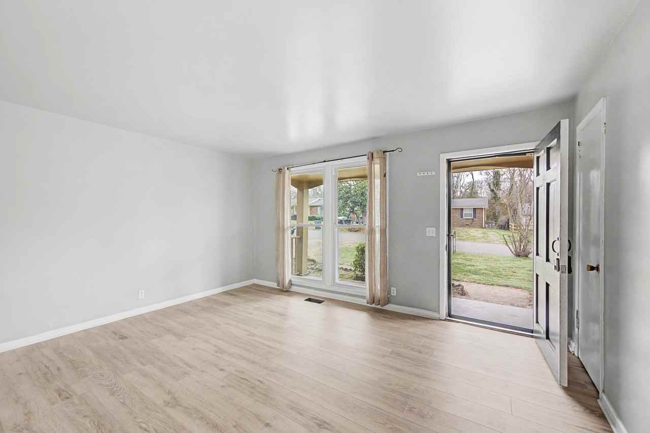 551 Bellevue Rd N - Photo 3 of 20