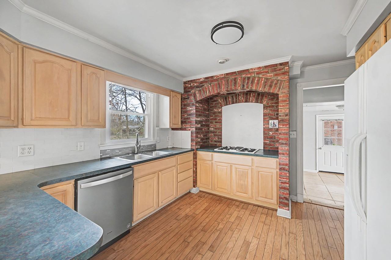 551 Bellevue Rd N - Photo 5 of 20