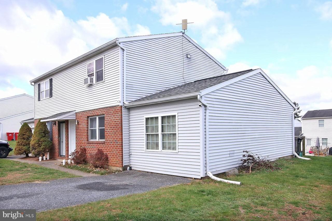 25 Walnut Mill Ln - Photo 2 of 17