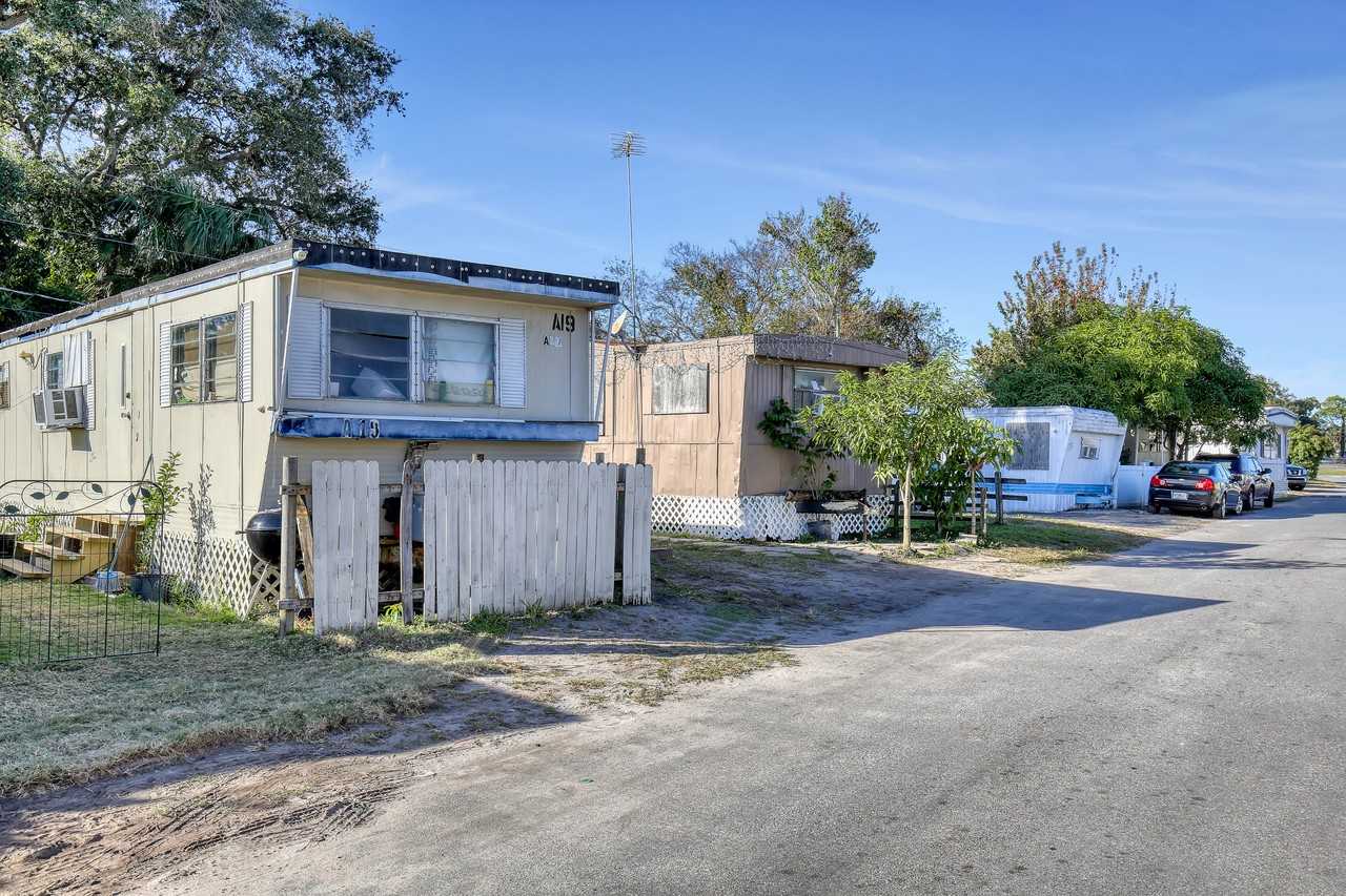 1435 W King St #1435 - Photo 2 of 7