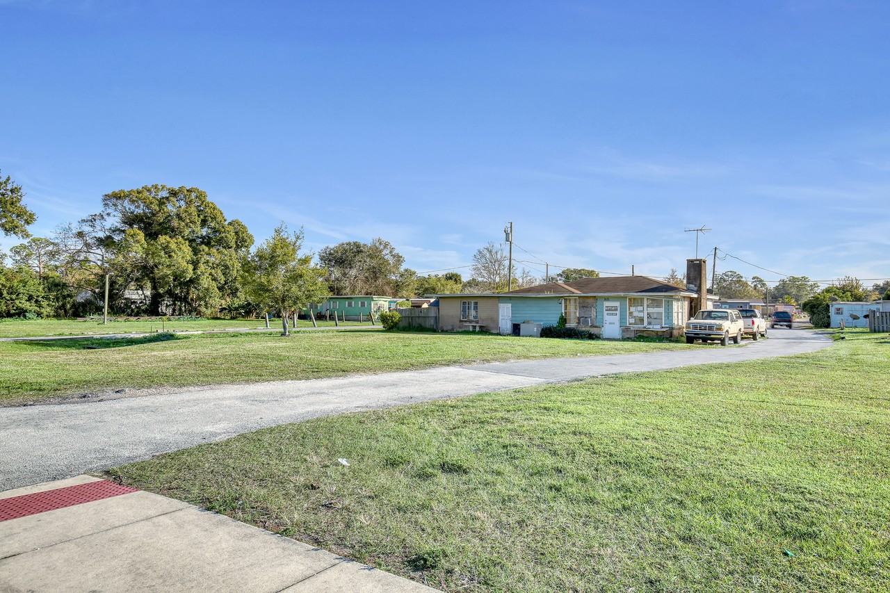 1435 W King St #1435 - Photo 5 of 7