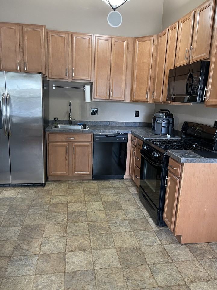 835 Tammany Dr - Photo 3 of 20