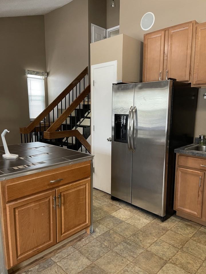 835 Tammany Dr - Photo 4 of 20