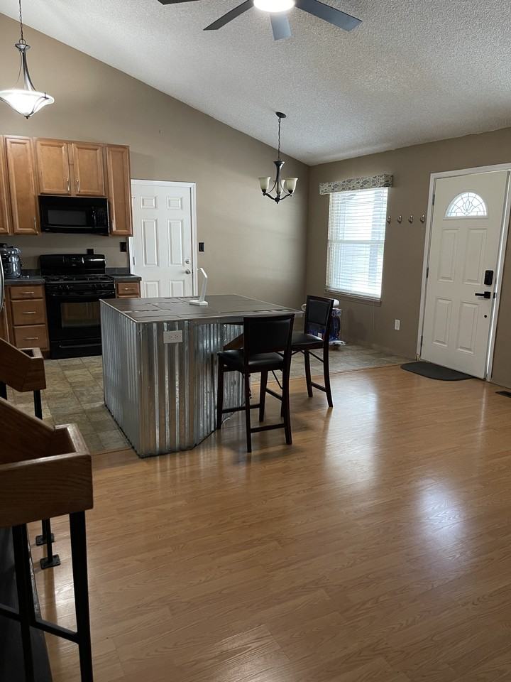 835 Tammany Dr - Photo 6 of 20