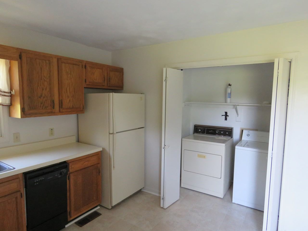 1478 Sandy Cir #1478 - Photo 4 of 9