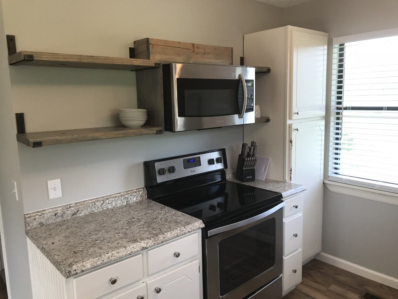 558 Pin Hook Rd #B - Photo 3 of 8