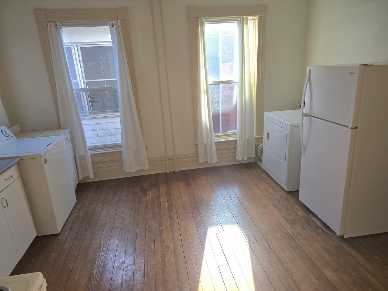 2614 Broad Ave #2ndFL - Photo 2 of 9