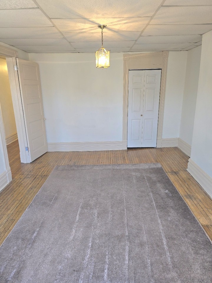 2614 Broad Ave #2ndFL - Photo 5 of 9