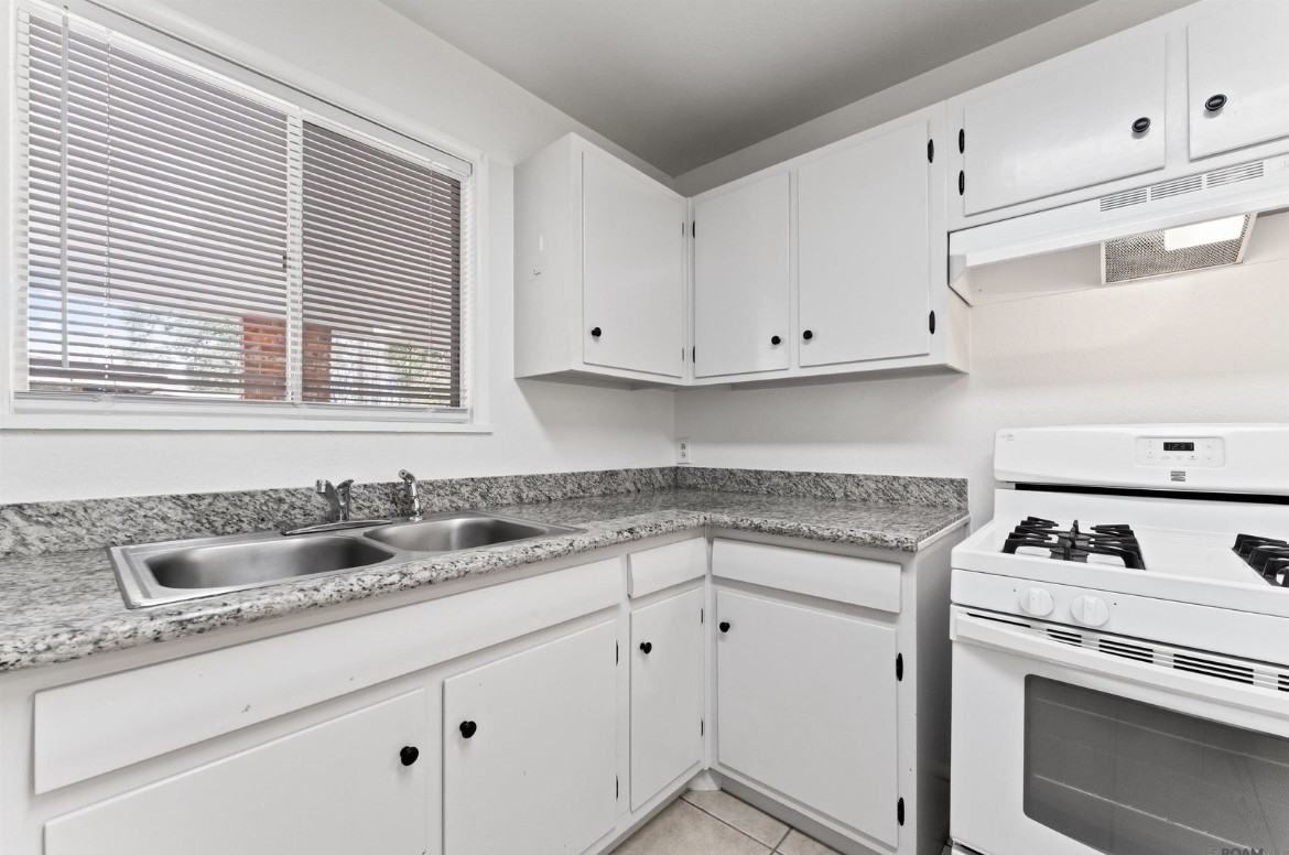 9165 Kingcrest Pkwy #NA - Photo 3 of 9