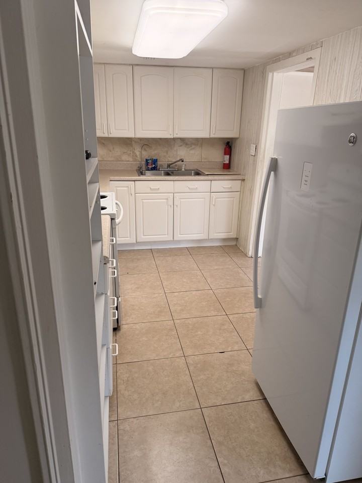 324 Fleming Ave #NA - Photo 2 of 7